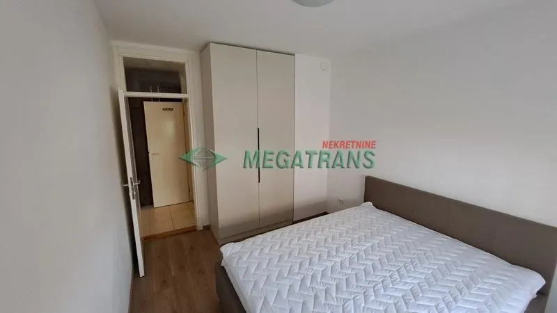 Izdavanje, dvosoban stan, 42m², Centar, Novi Sad