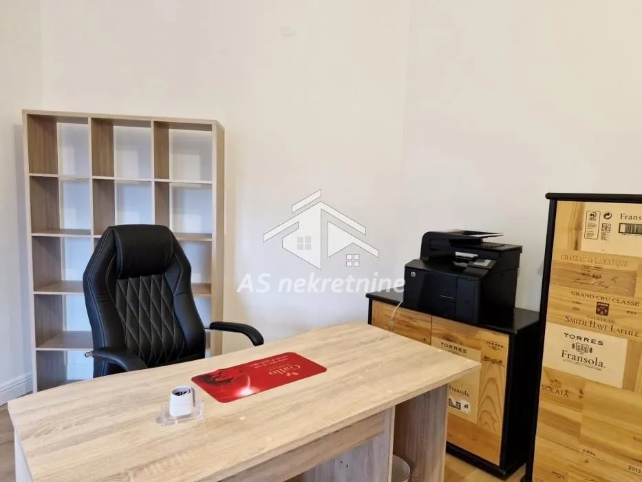 Izdavanje, poslovni prostor, 72m², Kalenić Pijaca, Vračar Sve Podlokacije