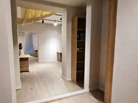 Izdavanje, poslovni prostor, 80m², Centar, Podgorica - image 8