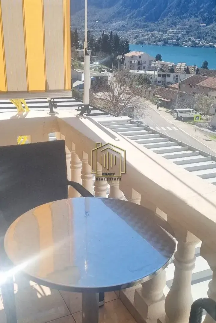 Izdavanje, jednosoban stan, 50m², Dobrota, Kotor