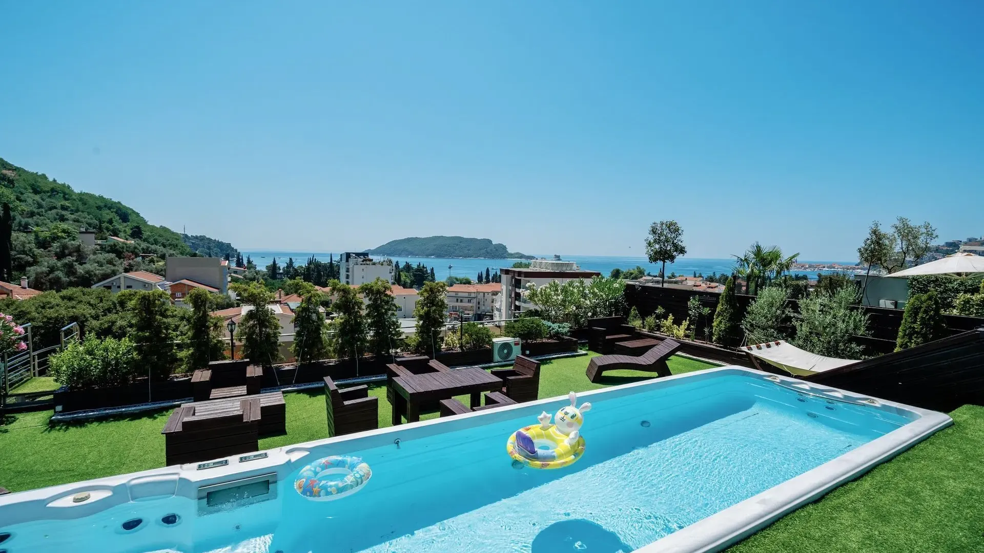 Izdavanje, trosoban stan, 400m², Budva, Crna Gora