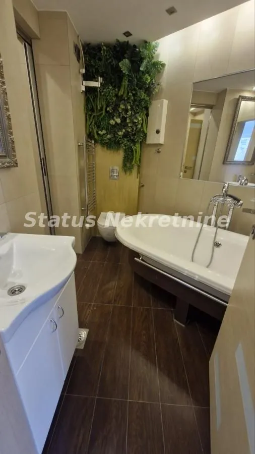 Izdavanje, četvorosoban stan, 116m², Novi Sad, Srbija