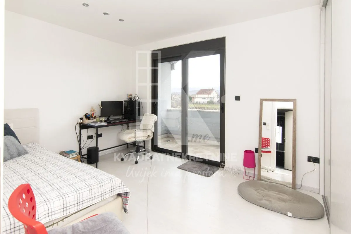 Sale, house, 250m², Tološi, Podgorica
