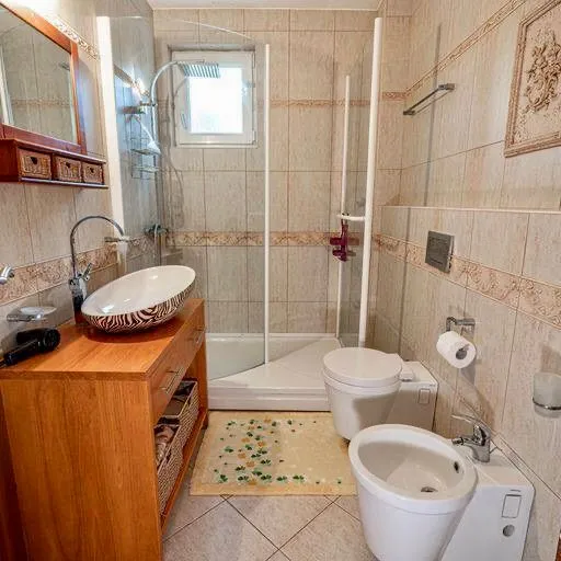 Rent, house, 300m², Bečići, Budva