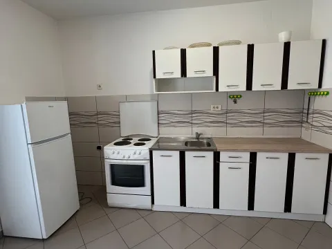 Izdavanje, dvosoban stan, 98m², Bjeliši, Bar - image 4