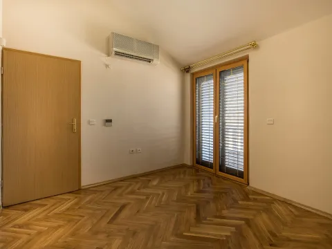 Izdavanje, kuća, 370m², Zabjelo, Podgorica - image 21