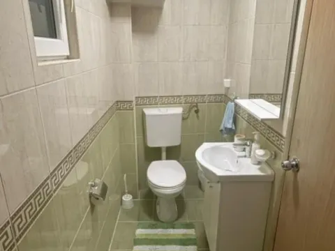 Izdavanje, garsonjera, 48m², Centar, Cetinje - image 2