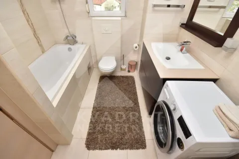 Rent, three bedroom apartment, 120m², City Kvart, Podgorica - image 17