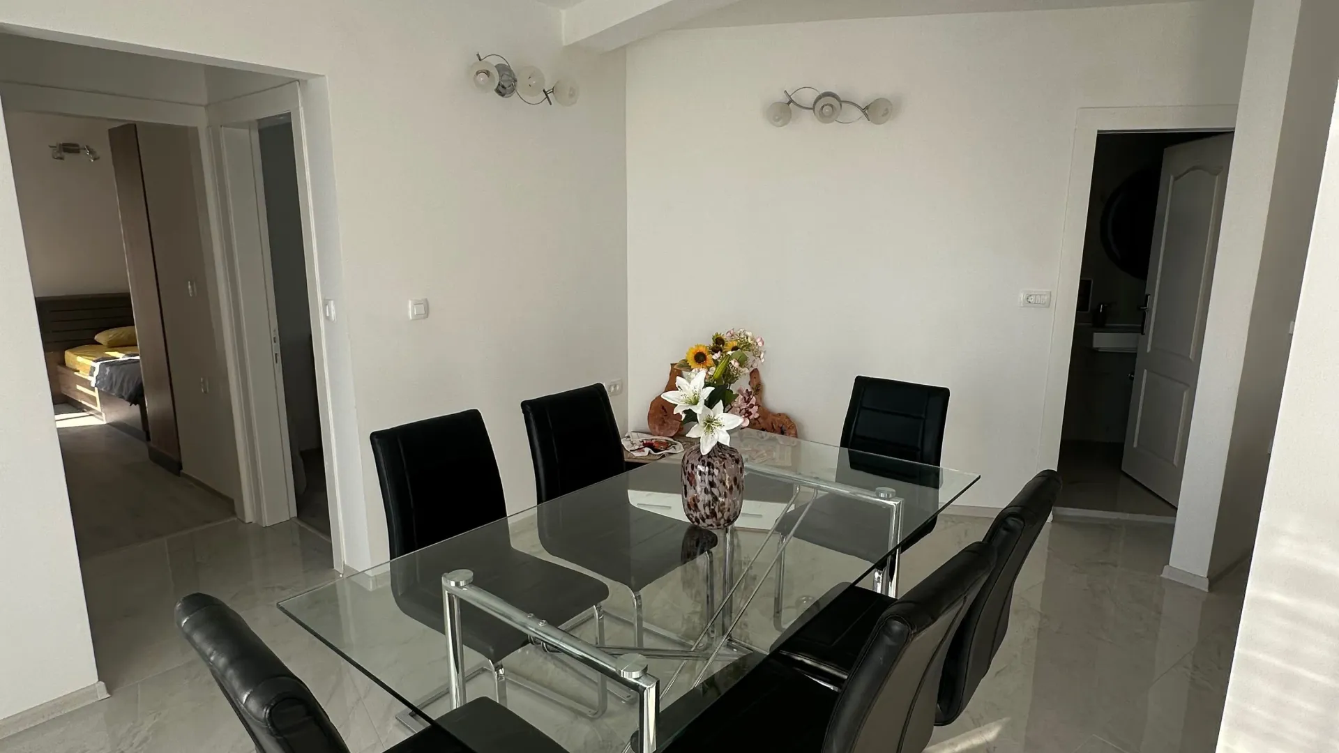 Izdavanje, trosoban stan, 100m², Kavač, Kotor