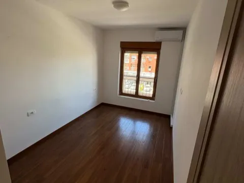 Izdavanje, dvosoban stan, 69m², Master Kvart, Podgorica - image 9