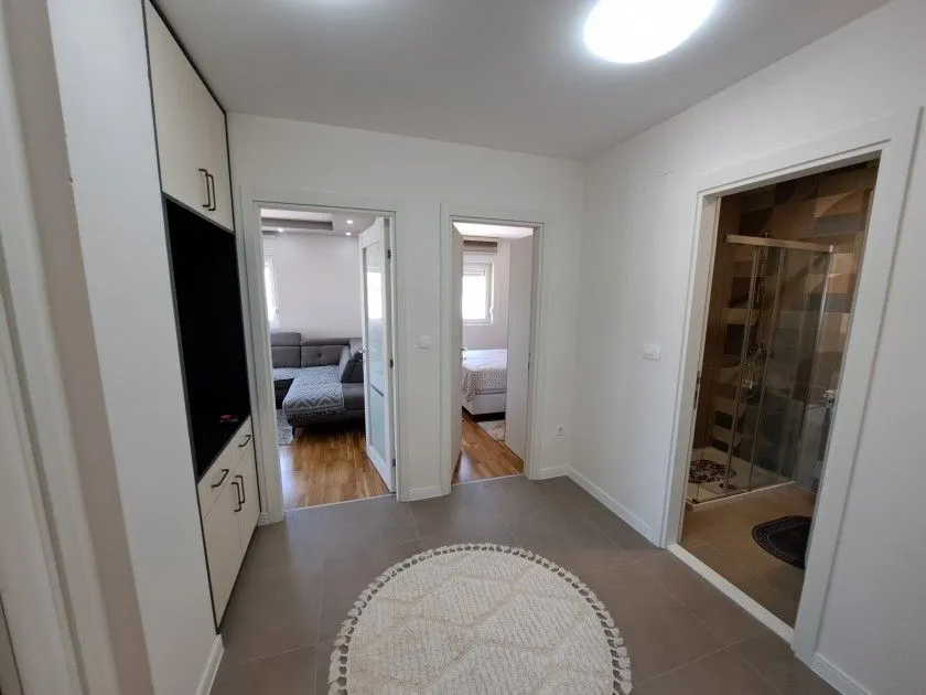 Izdavanje, dvosoban stan, 58m², Pobrežje, Podgorica