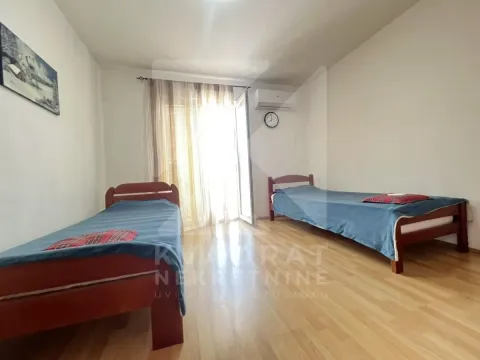Izdavanje, dvosoban stan, 90m², Tološi, Podgorica - image 8