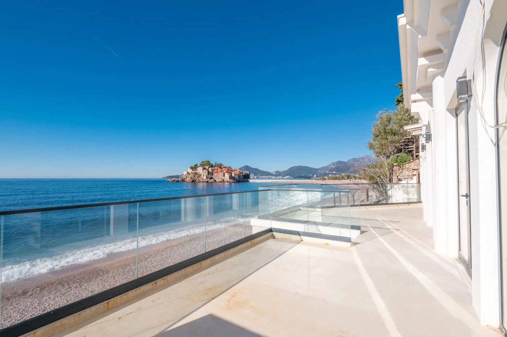 Sale, three bedroom apartment, 222m², Sveti Stefan, Budva