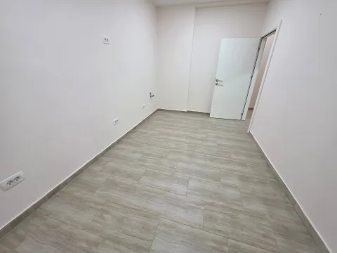 Izdavanje, poslovni prostor, 58m², Tološka šuma, Podgorica - image 9