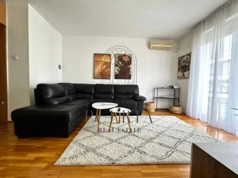 Izdavanje, jednosoban stan, 40m², Stara Varoš, Podgorica - image 2