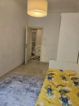 Dečja soba sa krevetom, garderoberom i tepihom. - image 13