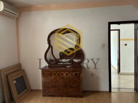 Izdavanje, četvorosoban stan, 156m², Stari Aerodrom, Podgorica - image 12