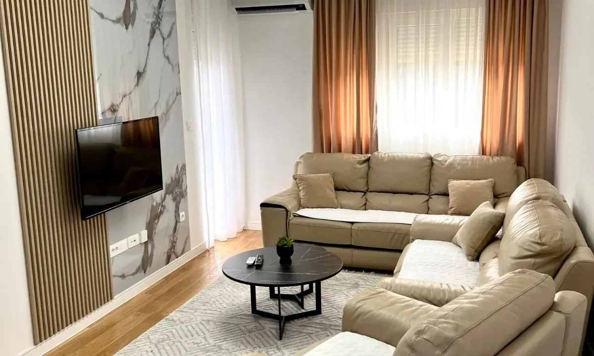 Izdavanje, jednosoban stan, 47m², Central Point, Podgorica