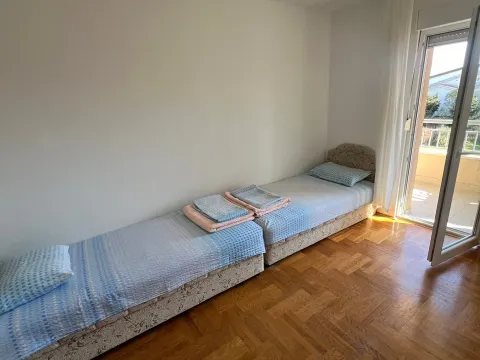 Izdavanje, dvosoban stan, 75m², Centar, Bar - image 8