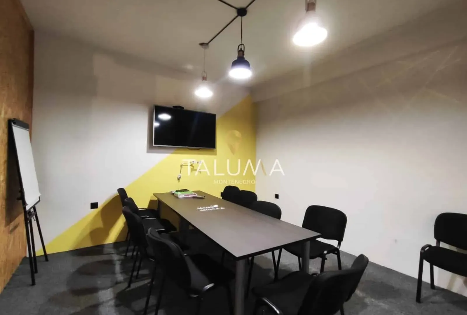 Izdavanje, poslovni prostor, 150m², Pobrežje, Podgorica