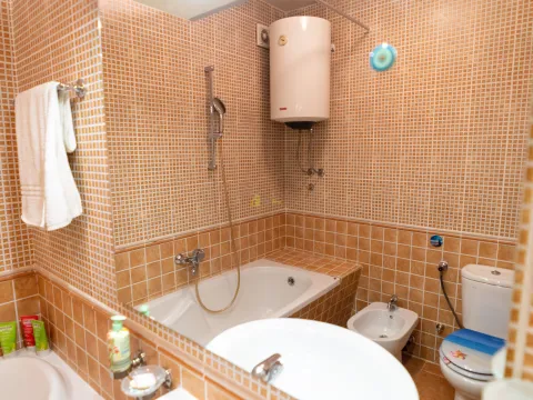 Izdavanje, trosoban stan, 120m², Momišići, Podgorica - image 9