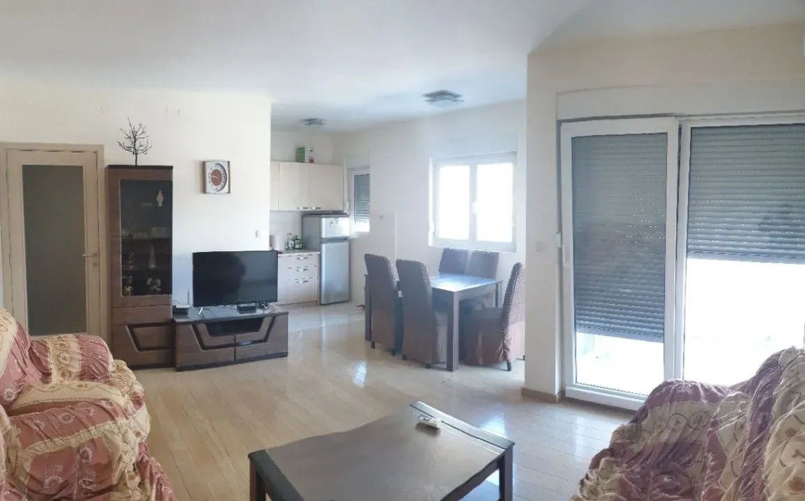 Izdavanje, dvosoban stan, 73m², City Kvart, Podgorica