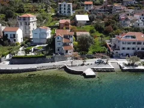 Prodaja, kuća, 257m², Tivat, Crna Gora - image 1