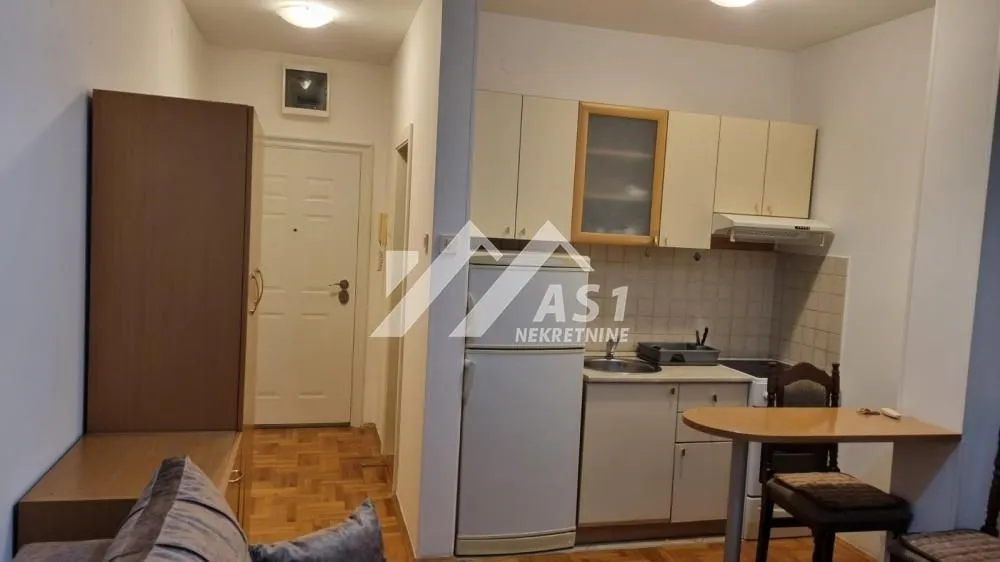 Izdavanje, stan, 28m², Grbavica, Novi Sad Sve Podlokacije