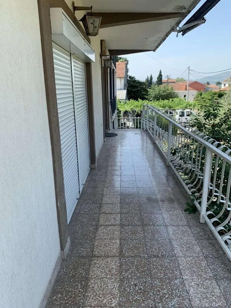 Izdavanje, kuća, 120m², Blok 9, Podgorica