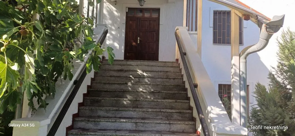 Izdavanje, kuća, 350m², Savski Venac, Beograd