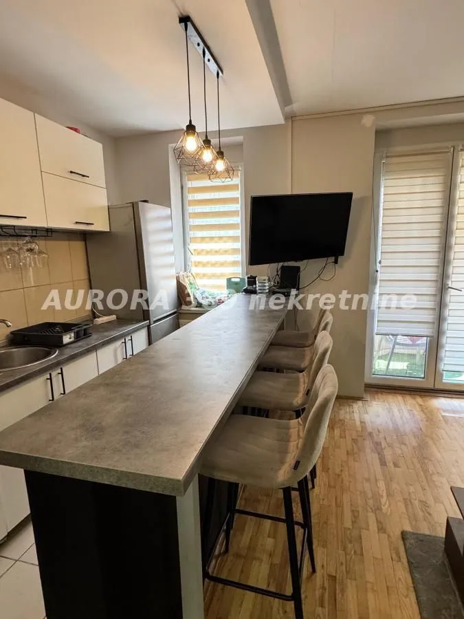 Izdavanje, dvosoban stan, 52m², Podbara, Novi Sad Sve Podlokacije