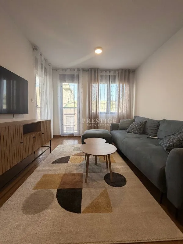Izdavanje, dvosoban stan, 69m², Tološka šuma, Podgorica