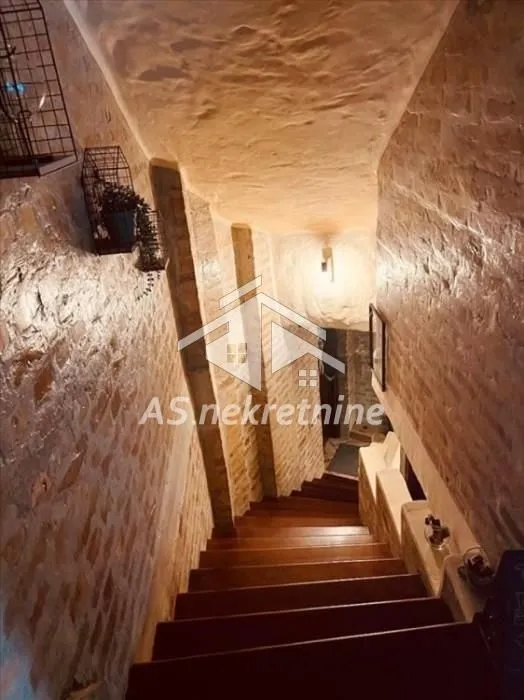 Izdavanje, kuća, 367m², Jajinci, Voždovac Sve Podlokacije