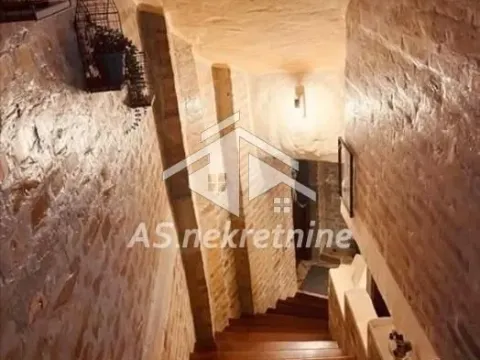 Izdavanje, kuća, 367m², Jajinci, Voždovac Sve Podlokacije - image 8