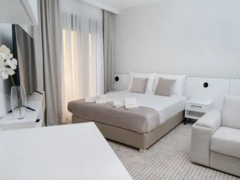 Izdavanje, garsonjera, 32m², Budva, Crna Gora