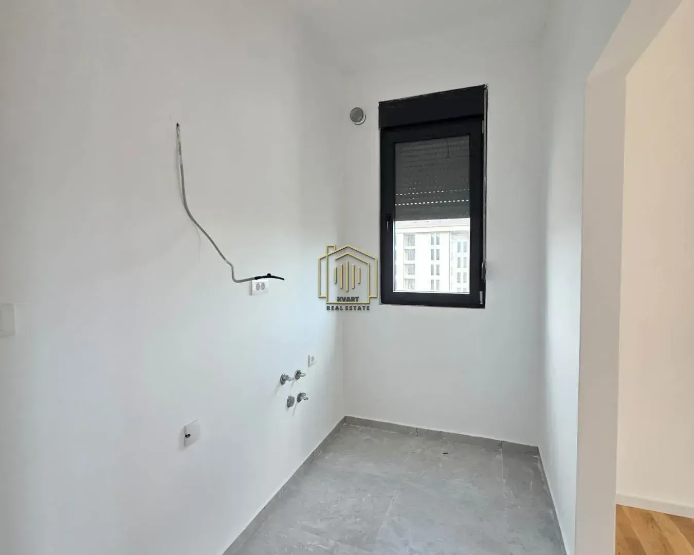 Izdavanje, jednosoban stan, 64m², Tološi, Podgorica