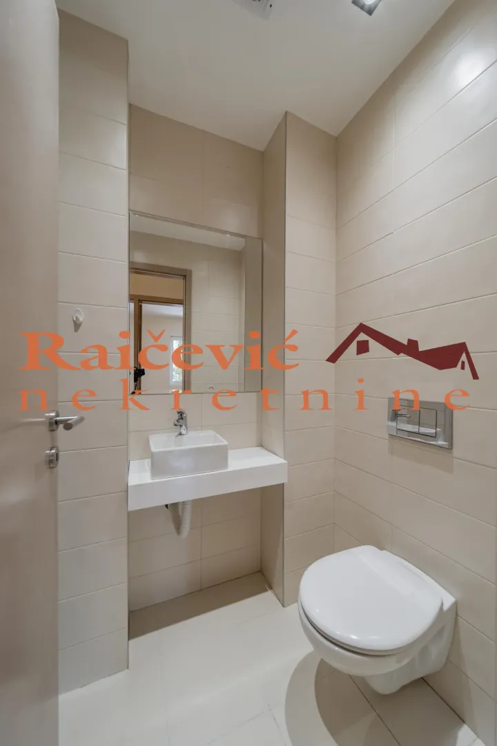 Prodaja, četvorosoban stan, 123m², Voždovac Sve Podlokacije, Beograd