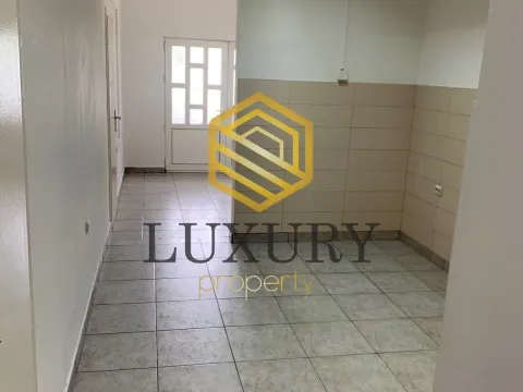 Izdavanje, kuća, 250m², Tološi, Podgorica - image 3