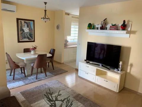 Izdavanje, jednosoban stan, 54m², Podgorica, Crna Gora