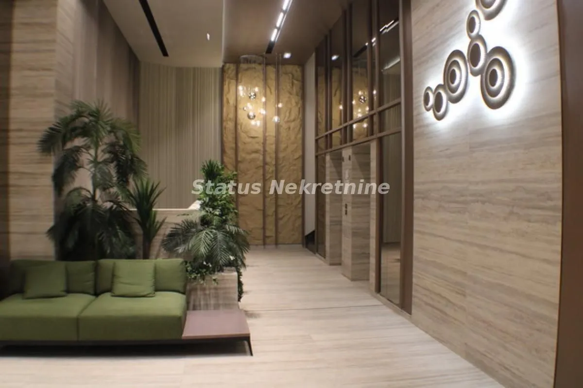 Izdavanje, četvorosoban stan, 101m², Stari grad, Novi Sad