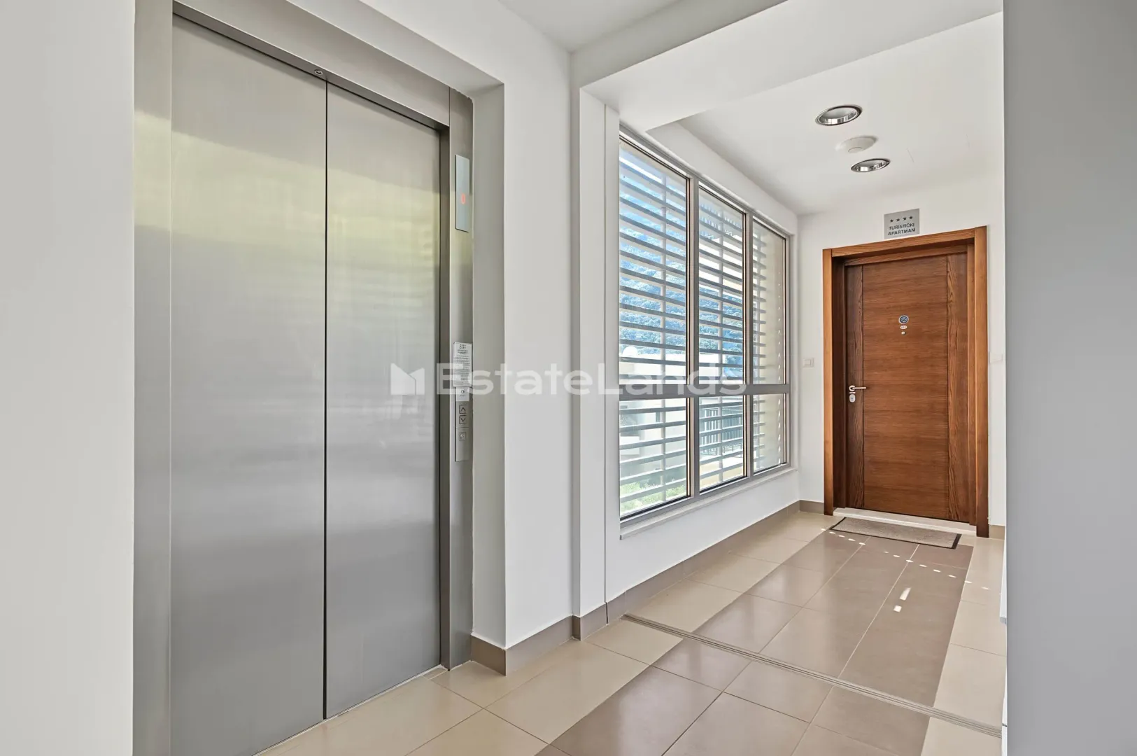Prodaja, jednosoban stan, 64m², Morinj, Kotor