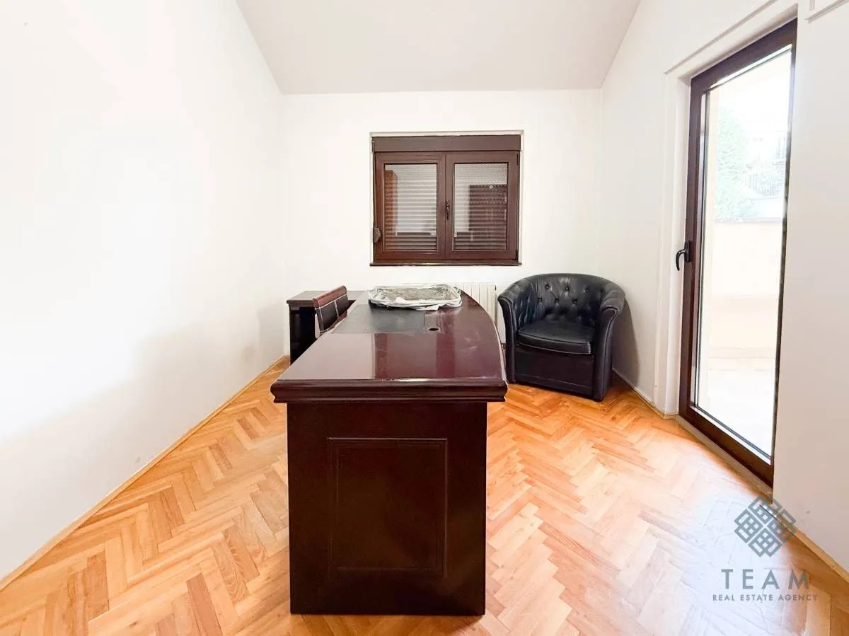 Rent, house, 460m², Gorica C, Podgorica