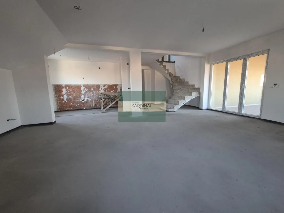 Prodaja, stan, 222m², Centar, Jagodina