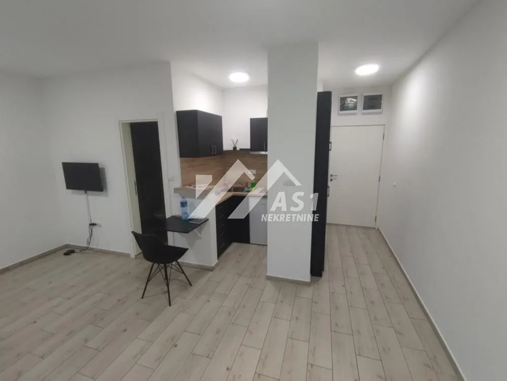 Izdavanje, stan, 32m², Centar, Novi Sad