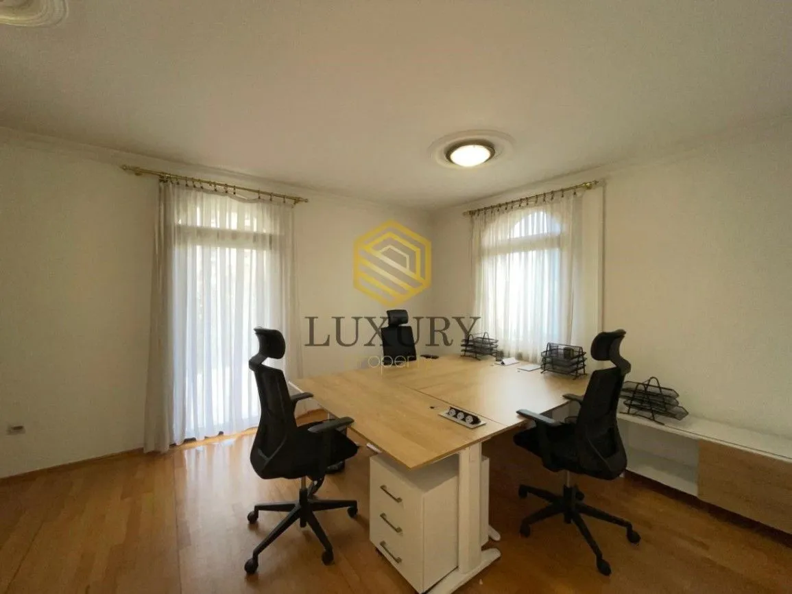 Rent, office space, 220m², Stara Varoš, Podgorica