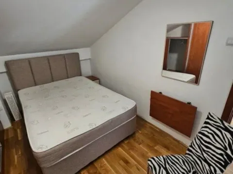 Izdavanje, trosoban stan, 80m², Dobrota, Kotor - image 7