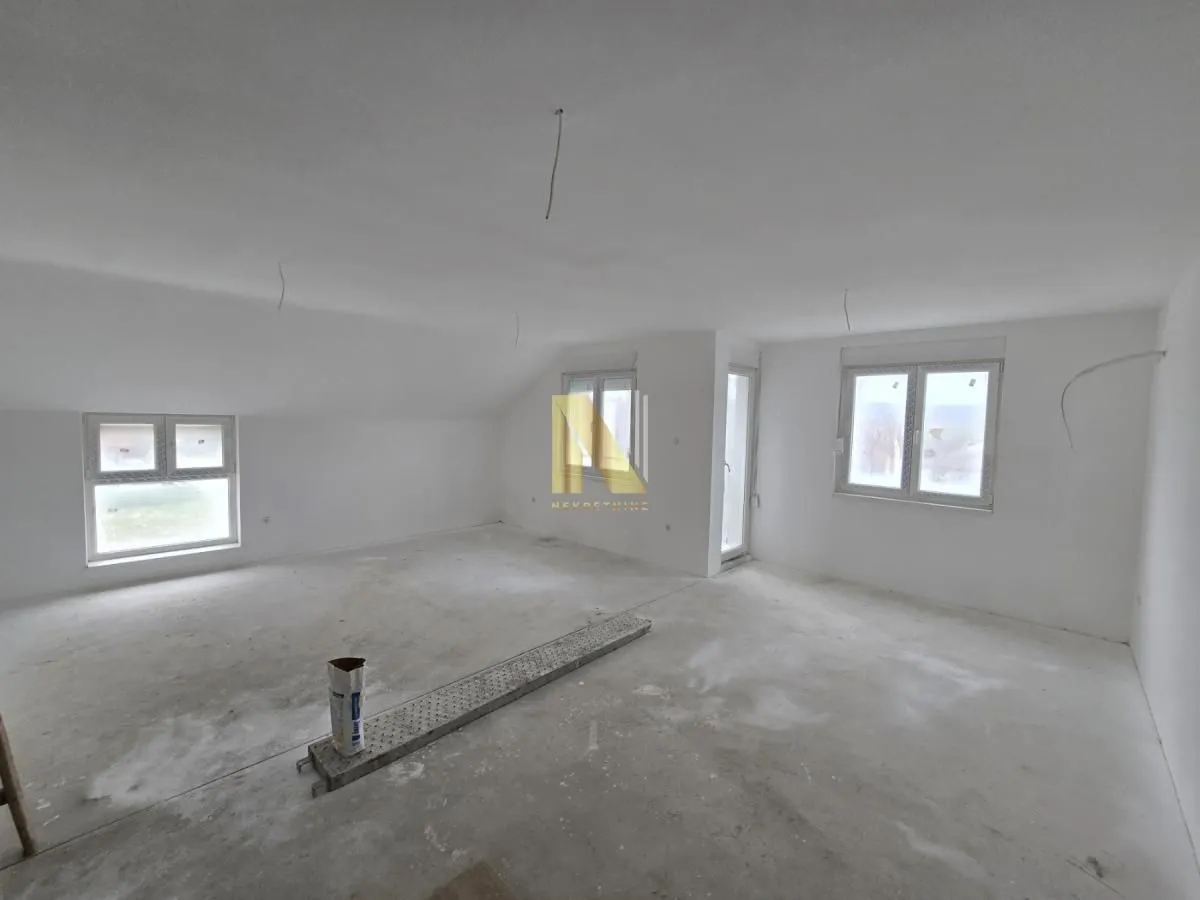 Prodaja, četvorosoban stan, 101m², Veternik, Novi Sad Sve Podlokacije