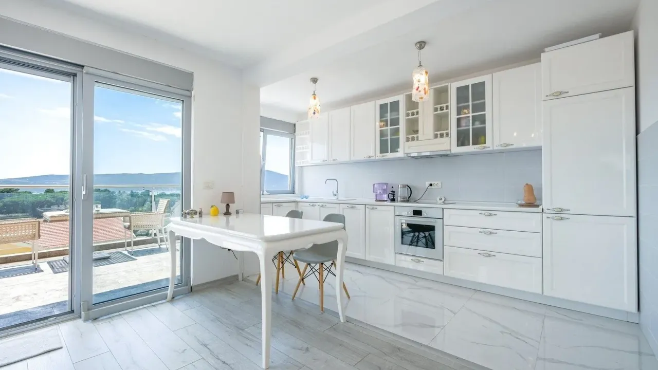 Prodaja, trosoban stan, 116m², Tivat, Crna Gora