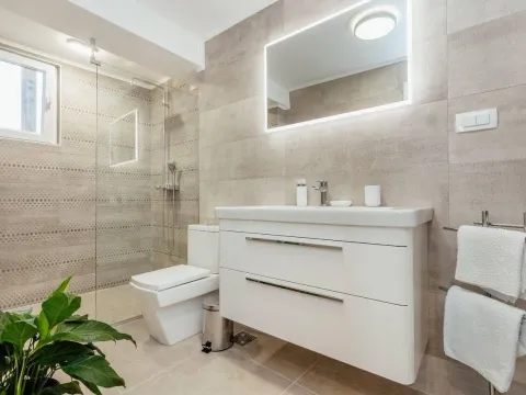 Izdavanje, dvosoban stan, 54m², Tivat, Crna Gora - image 2