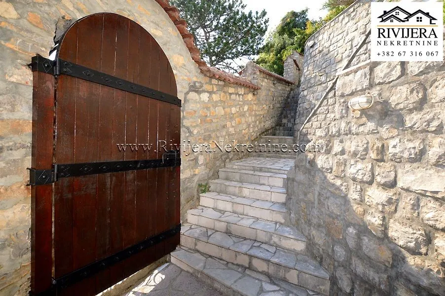 Sale, house, 200m², Baošići, Herceg Novi